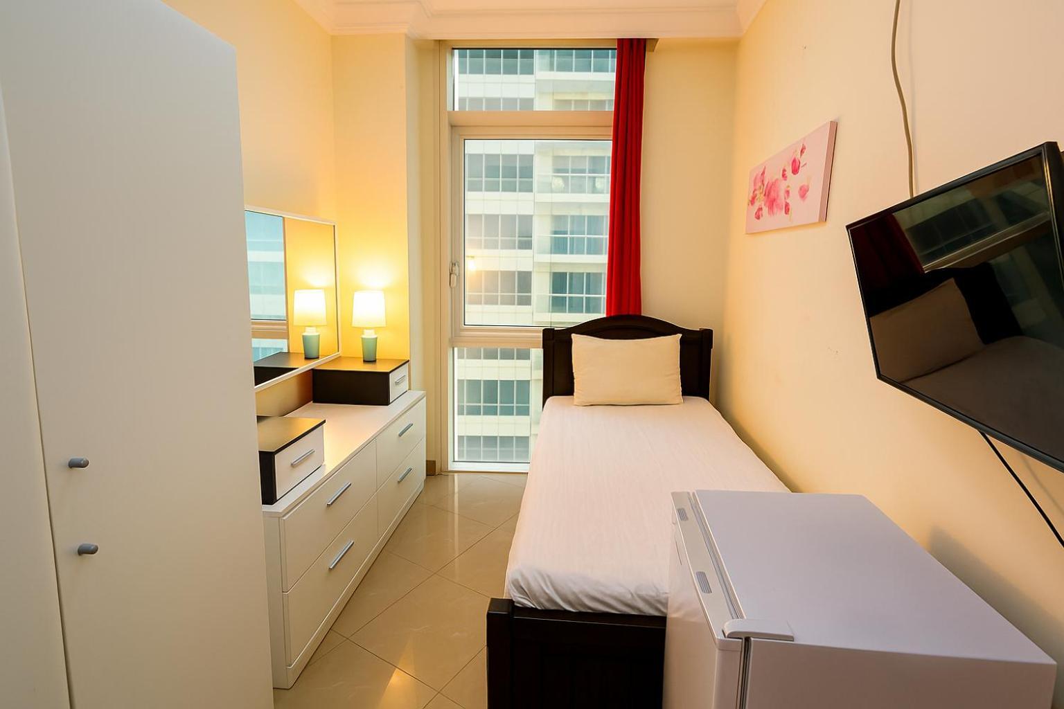 Nice Single Rooms For "Girls" Only In Dubai, Marina Exterior photo
