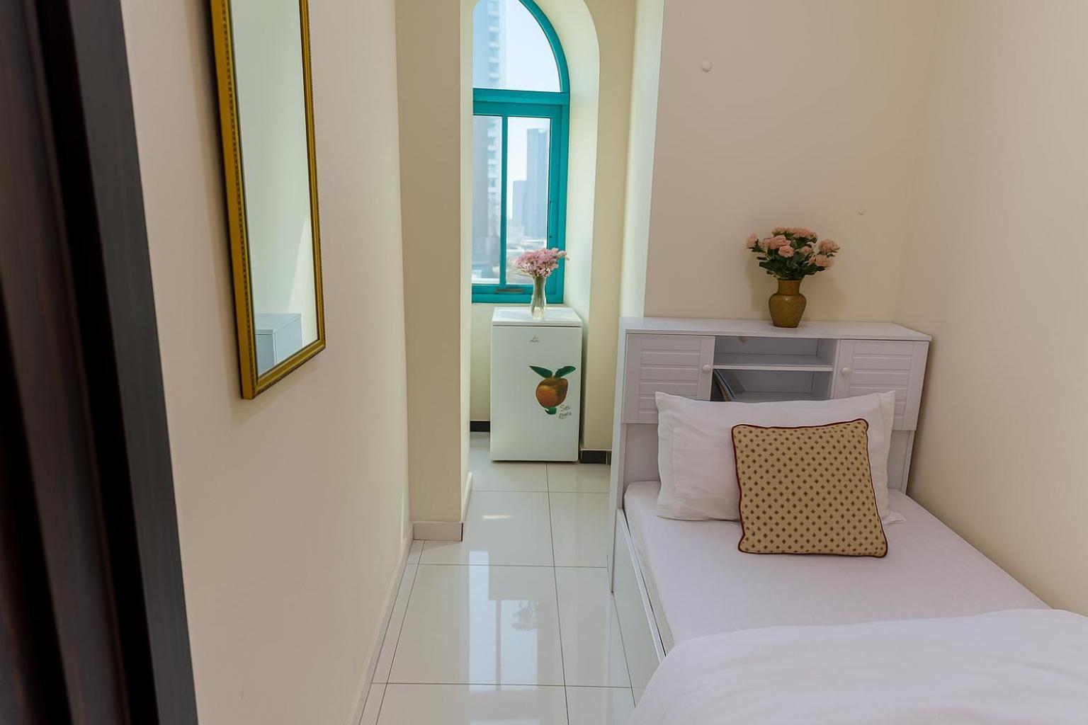 Nice Single Rooms For "Girls" Only In Dubai, Marina Exterior photo